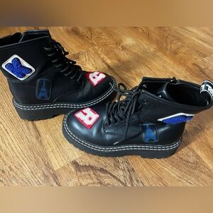KARL LAGERFELD PARIS DIXIE LOGO PATCH BLACK COMBAT BIKER BOOTS NWT SZ 7.5.
